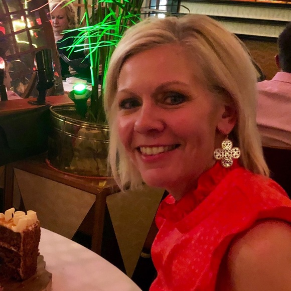 Meet your Posher, Lisa - Picture 1 of 1